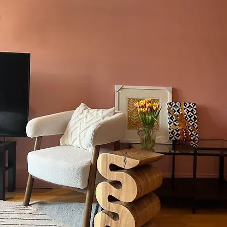 2 Bed, 2 Bath Flat In Central London, Hosted By Laura Fellows